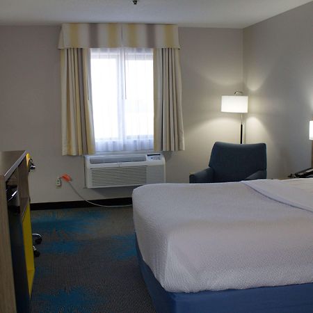Days Inn By Wyndham Колбі Екстер'єр фото
