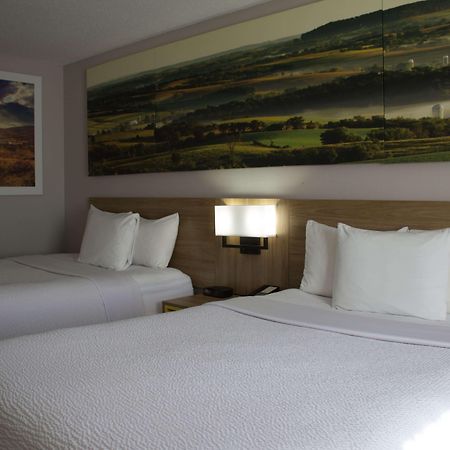 Days Inn By Wyndham Колбі Екстер'єр фото