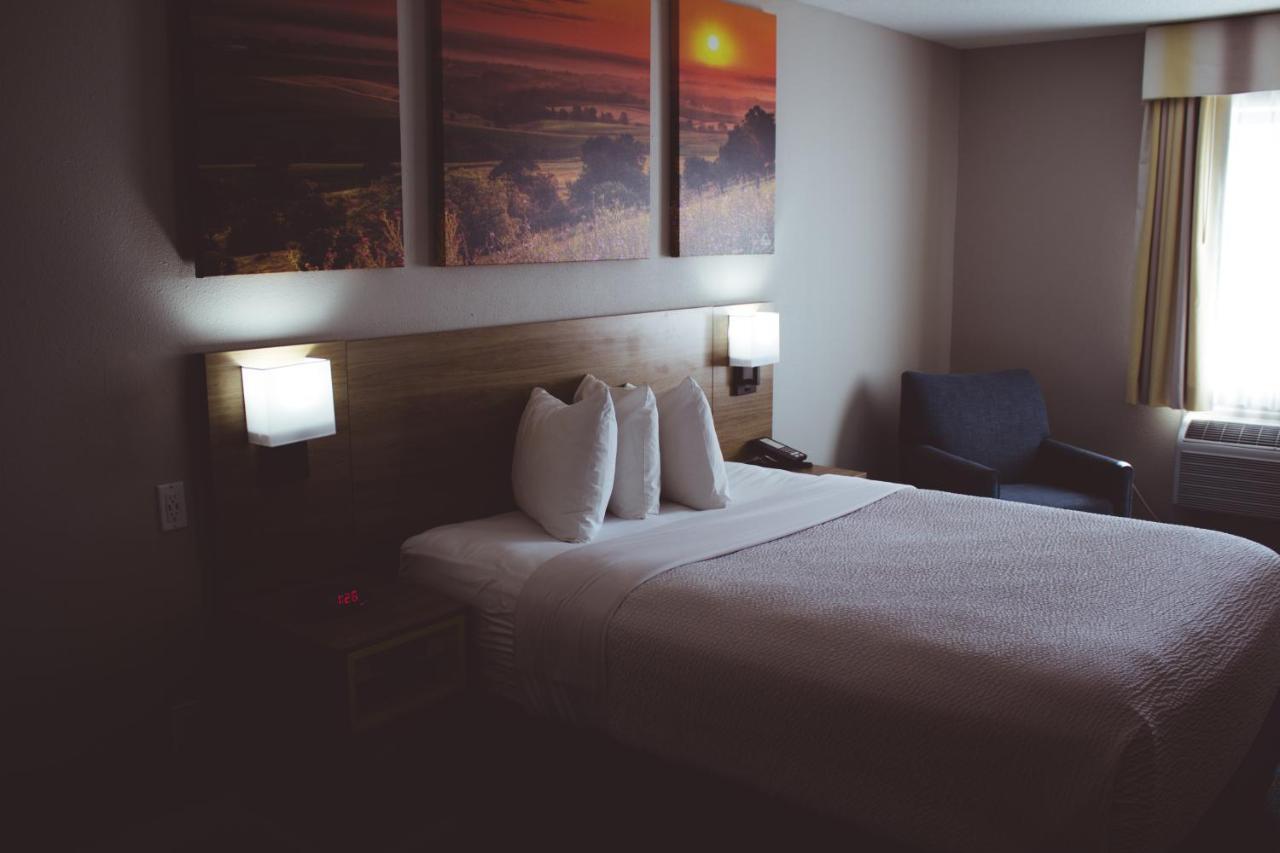 Days Inn By Wyndham Колбі Екстер'єр фото