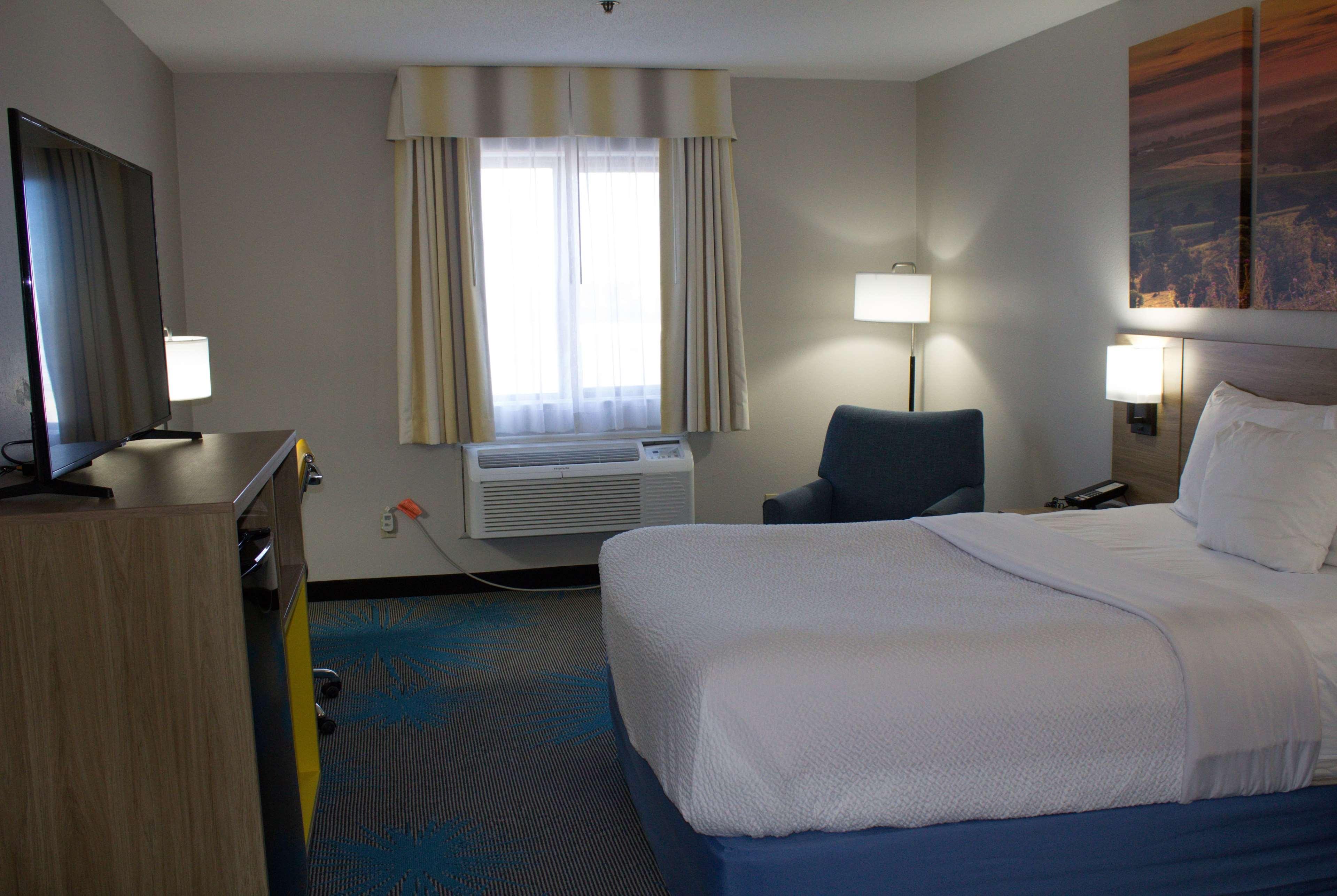 Days Inn By Wyndham Колбі Екстер'єр фото